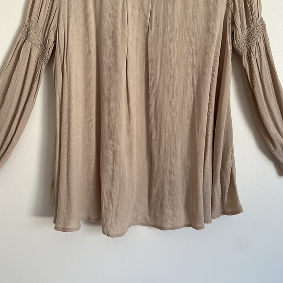 Forever 21 Flowy Boho Long Sleeve Tunic with Button V Cutout Collar - Picture 12 of 12